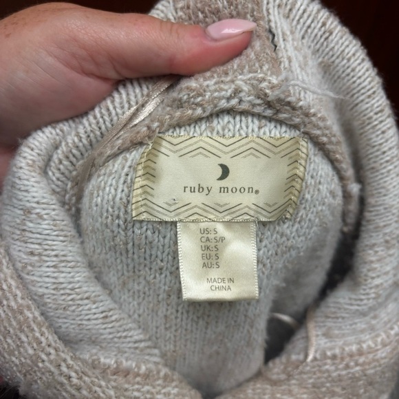 Ruby Moon Cropped Hooded Sweater - Picture 9 of 9